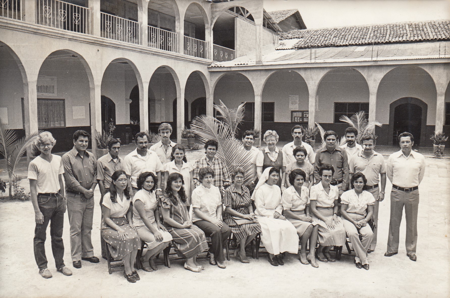 Personal docente y administrativo del Instituto La Inmaculada